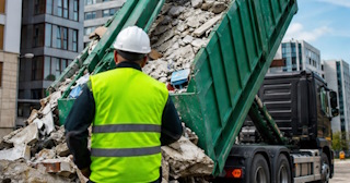 Вывоз строительного мусора в Когалыме: услуги лицензированной компании — ПроМусор